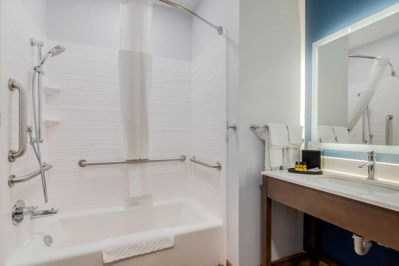 Best Western Plus St. Louis Airport Hotel Woodson Terrace Exterior photo